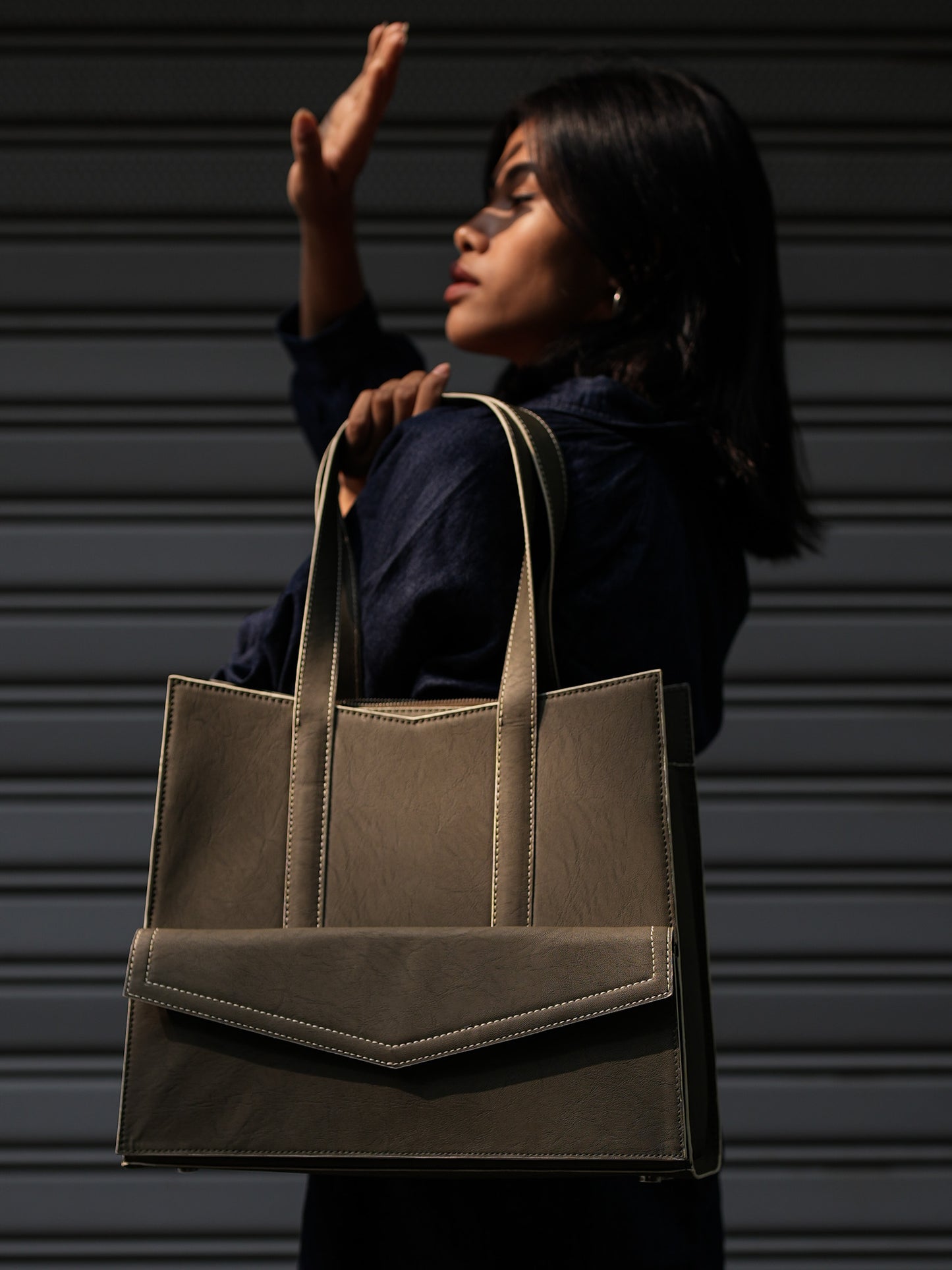 Olive Chase Tote