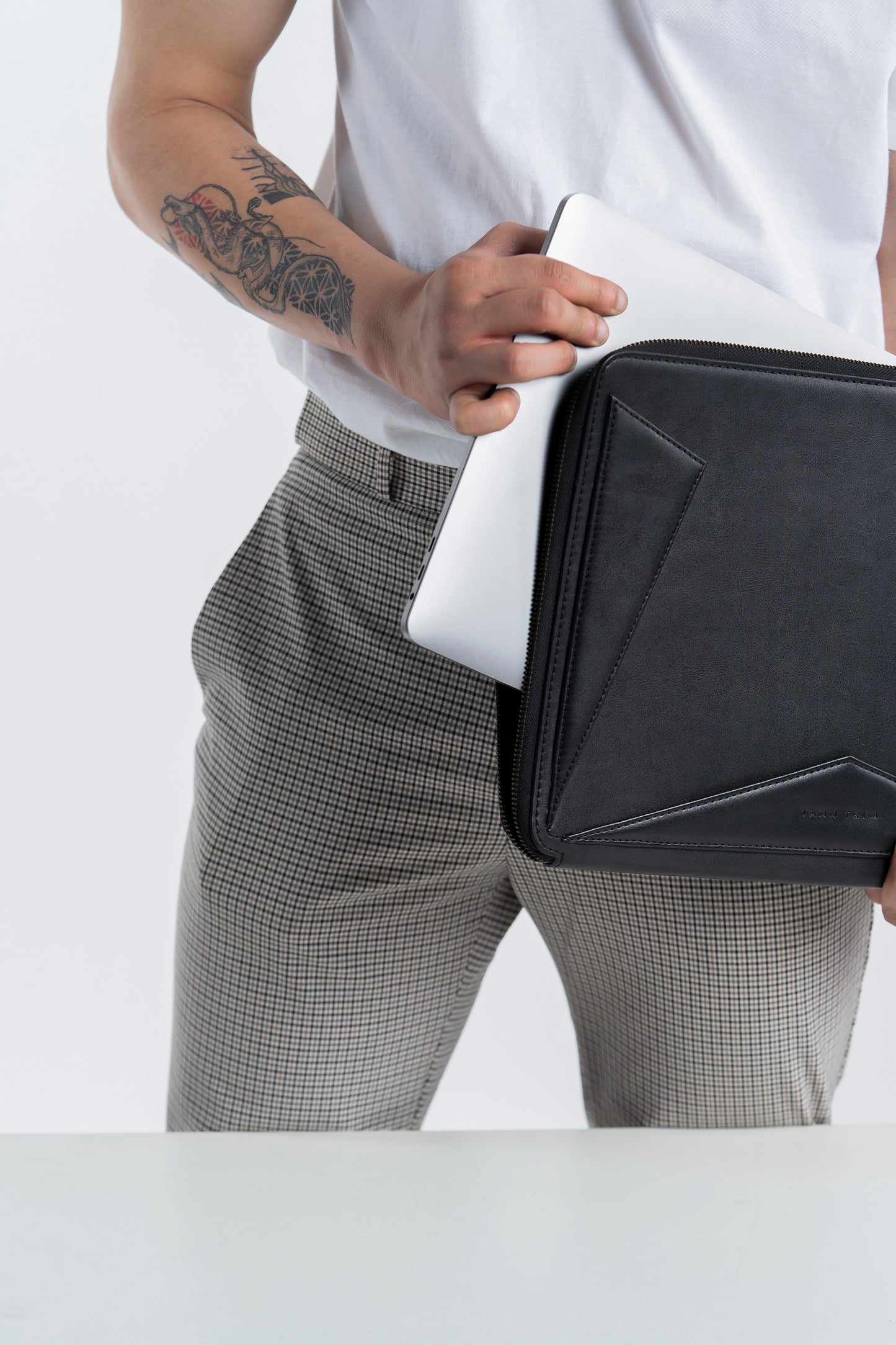 Classic Mac-book Sleeve: Black