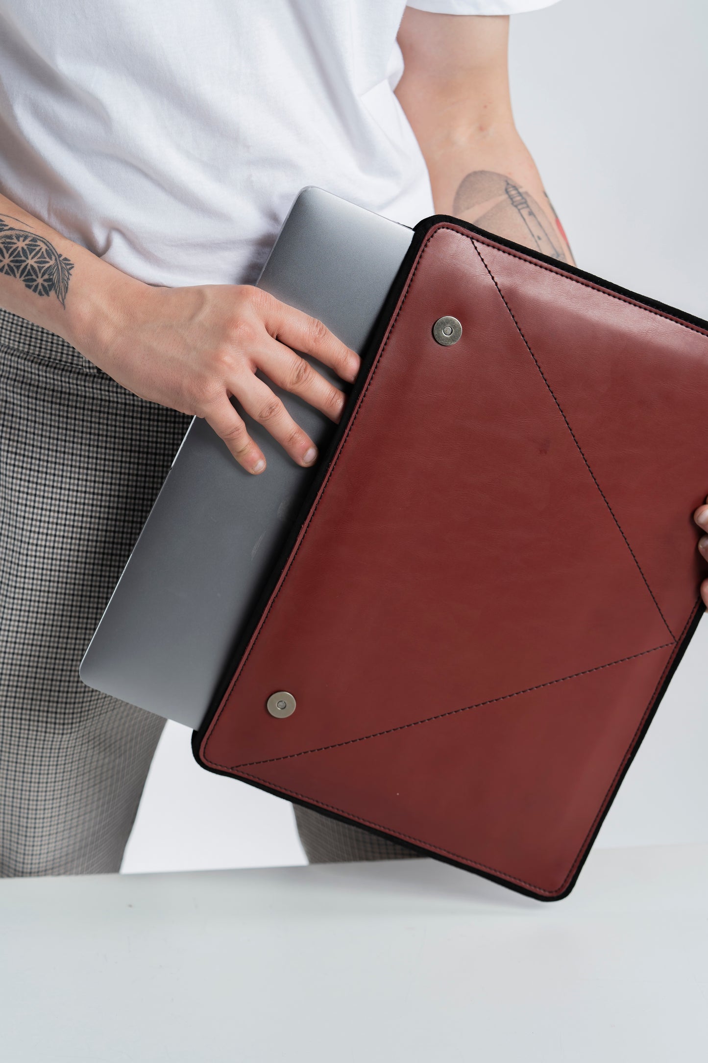 The Ipad Saviour: Maroon