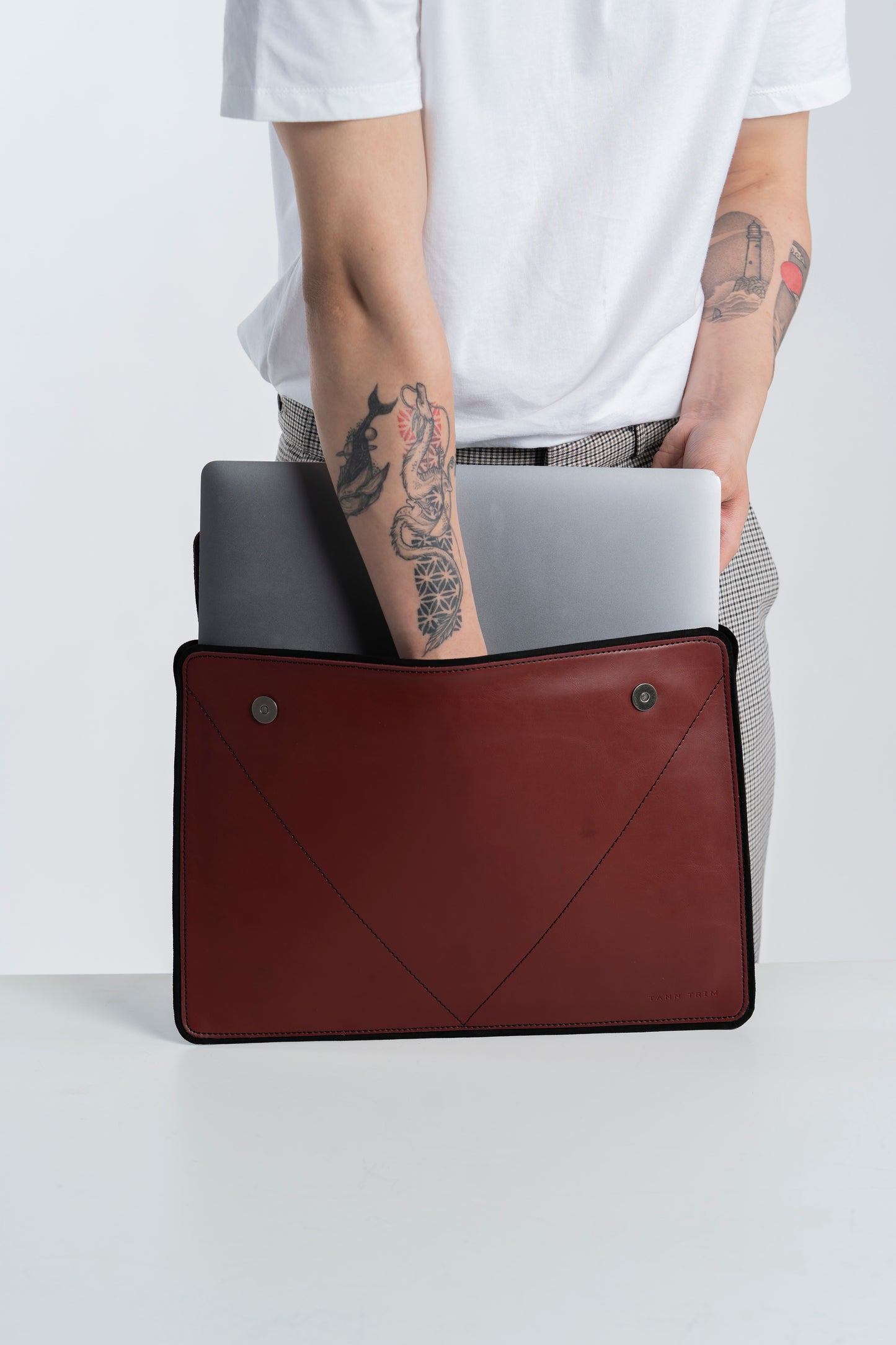 The Ipad Saviour: Maroon