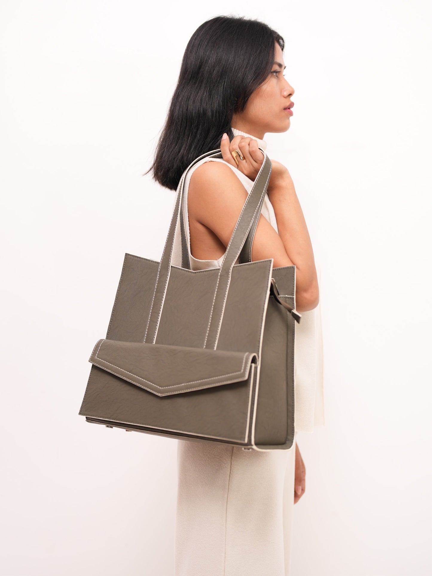 Olive Chase Tote